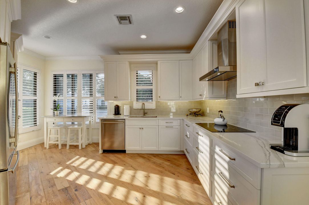 合同活跃: $899,000 (3 贝兹, 2 浴室, 1917 平方英尺)