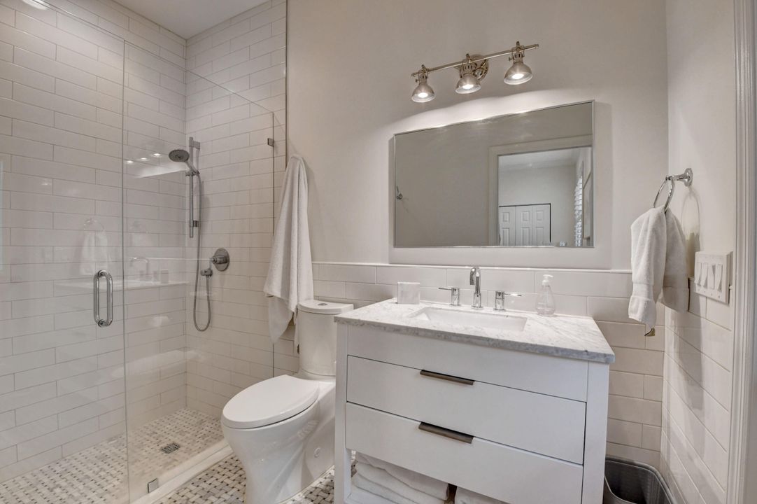 合同活跃: $899,000 (3 贝兹, 2 浴室, 1917 平方英尺)