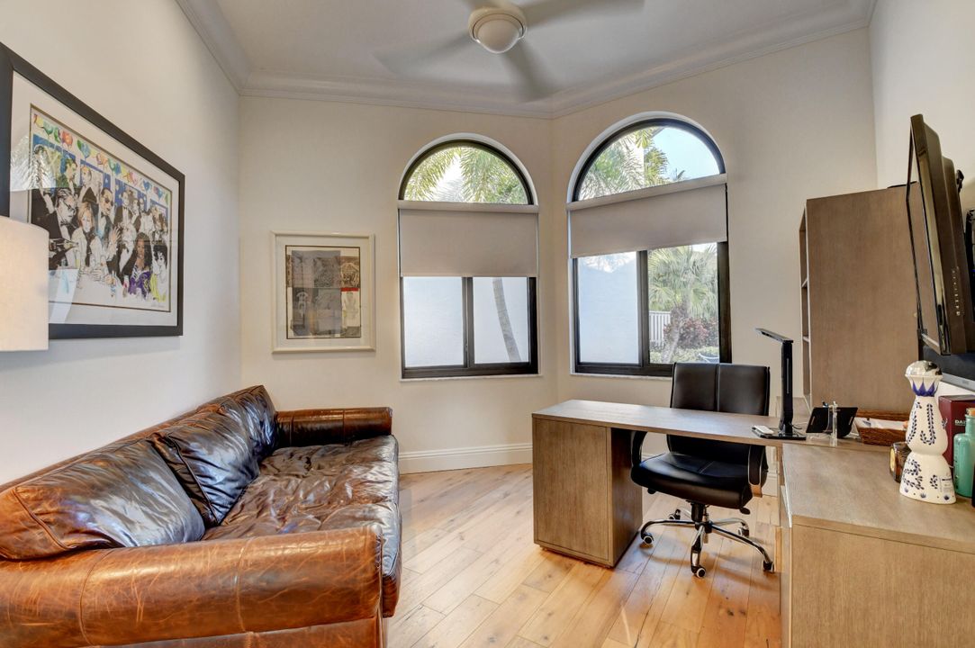 合同活跃: $899,000 (3 贝兹, 2 浴室, 1917 平方英尺)