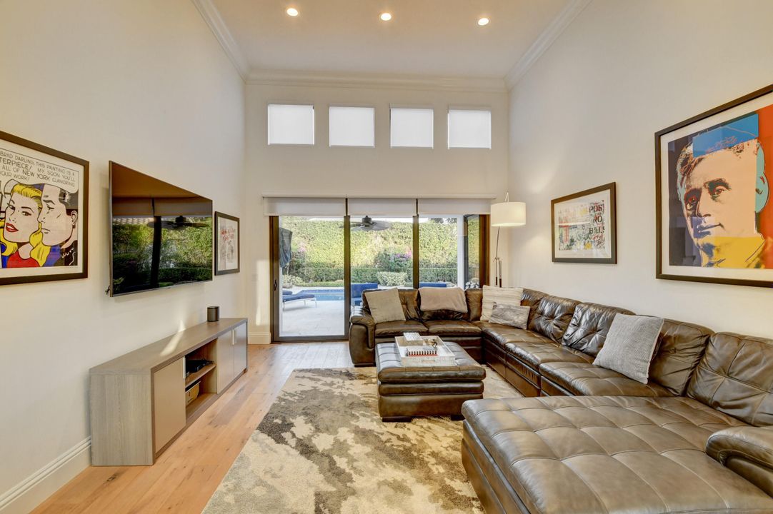 合同活跃: $899,000 (3 贝兹, 2 浴室, 1917 平方英尺)