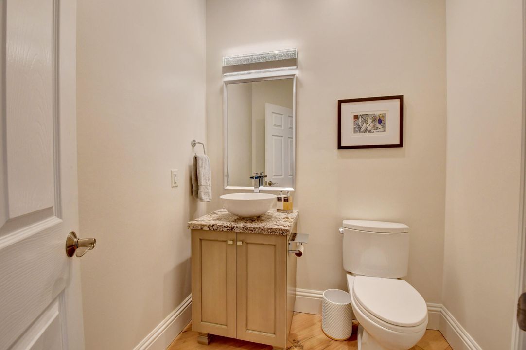 合同活跃: $899,000 (3 贝兹, 2 浴室, 1917 平方英尺)