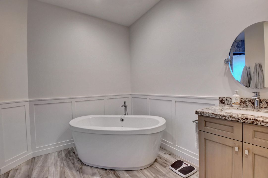 合同活跃: $899,000 (3 贝兹, 2 浴室, 1917 平方英尺)