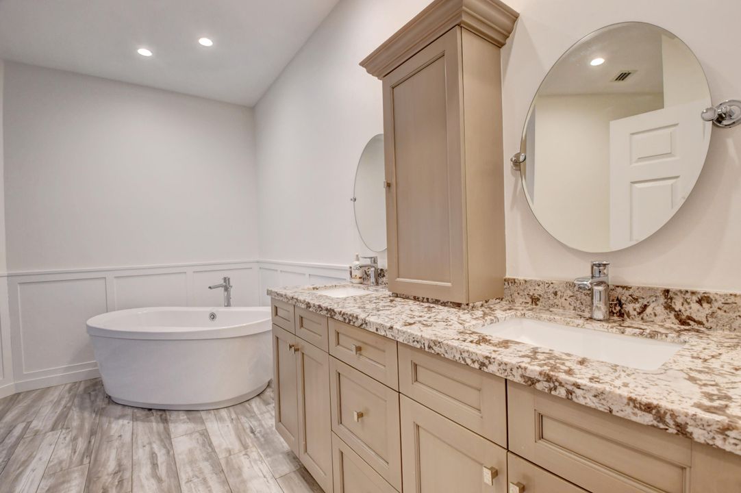 合同活跃: $899,000 (3 贝兹, 2 浴室, 1917 平方英尺)