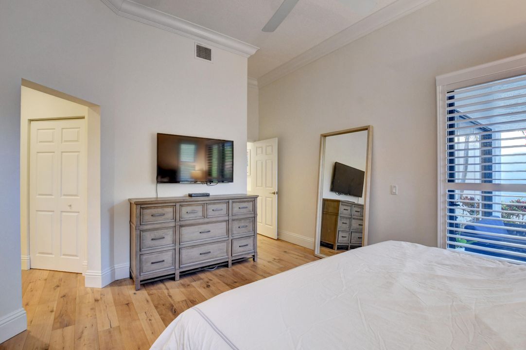 合同活跃: $899,000 (3 贝兹, 2 浴室, 1917 平方英尺)