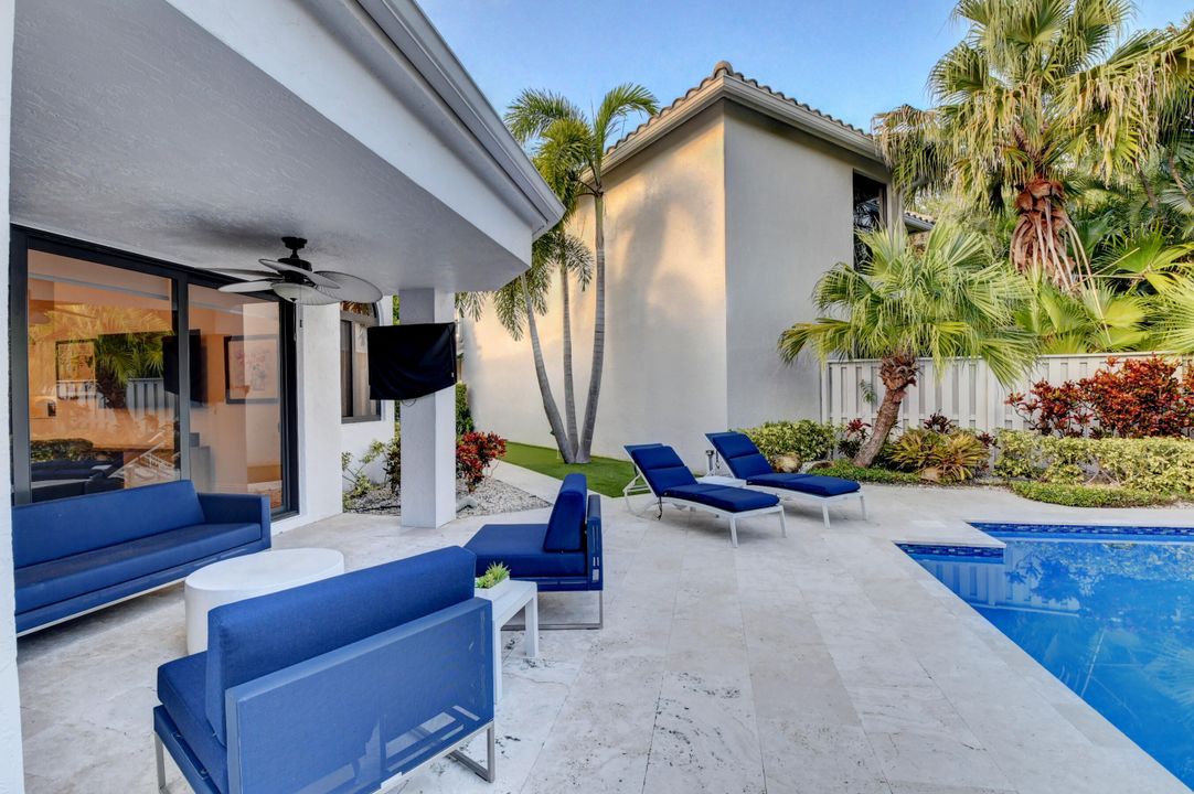 合同活跃: $899,000 (3 贝兹, 2 浴室, 1917 平方英尺)