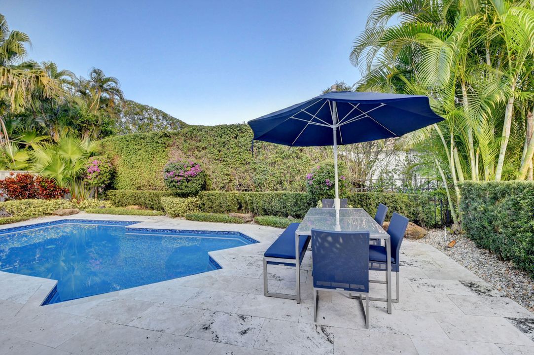 合同活跃: $899,000 (3 贝兹, 2 浴室, 1917 平方英尺)