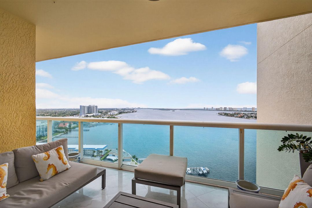 合同活跃: $4,950 (3 贝兹, 3 浴室, 1537 平方英尺)