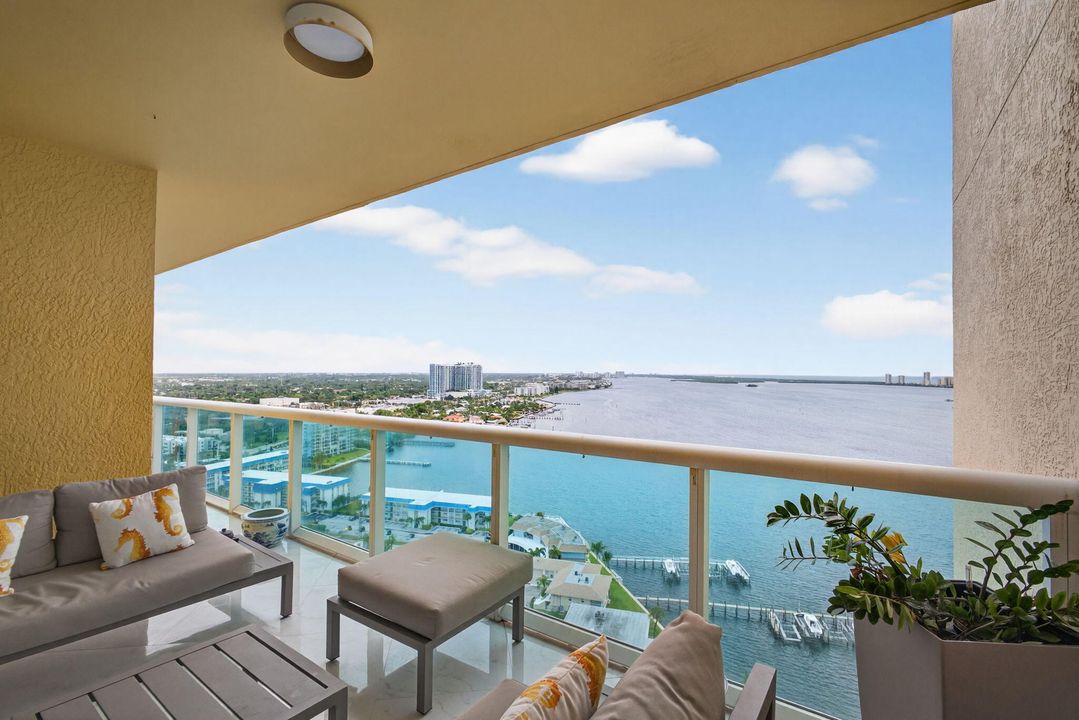 合同活跃: $4,950 (3 贝兹, 3 浴室, 1537 平方英尺)