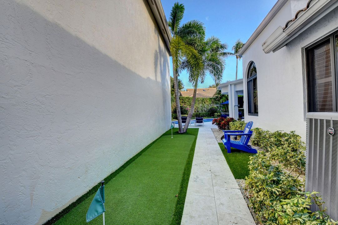 合同活跃: $899,000 (3 贝兹, 2 浴室, 1917 平方英尺)