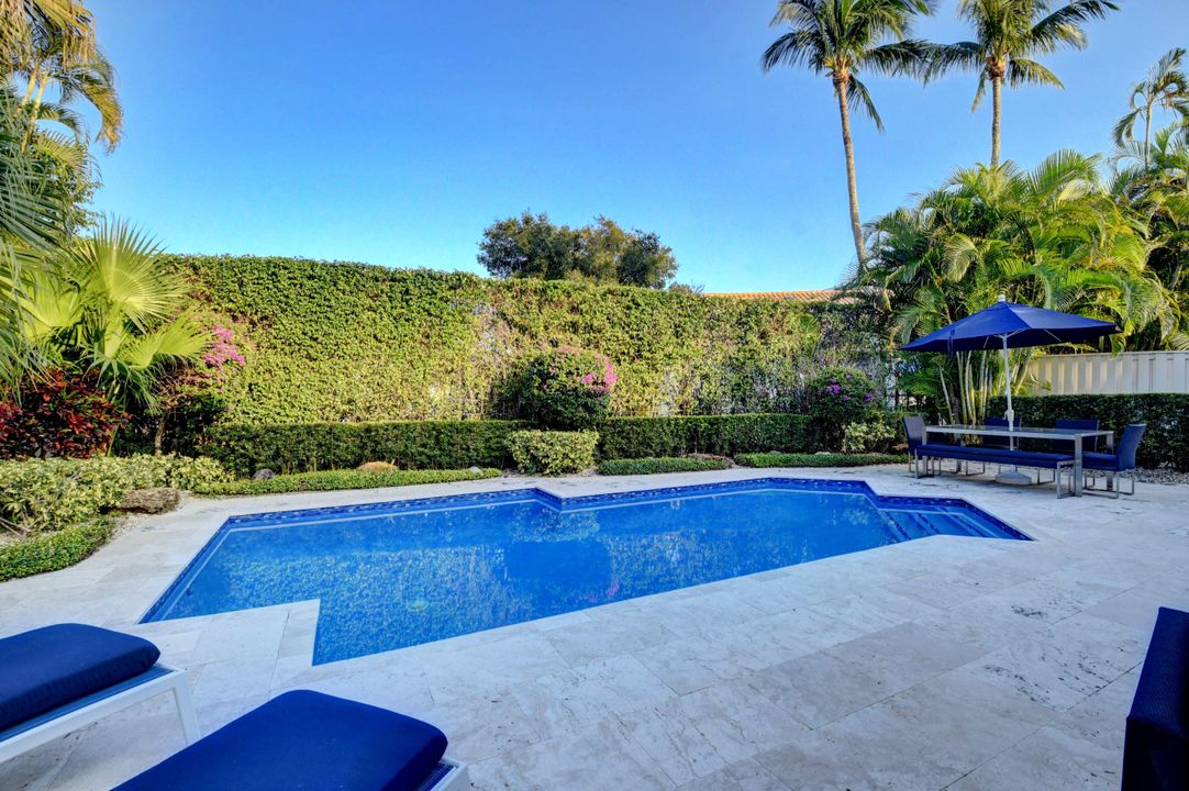 合同活跃: $899,000 (3 贝兹, 2 浴室, 1917 平方英尺)