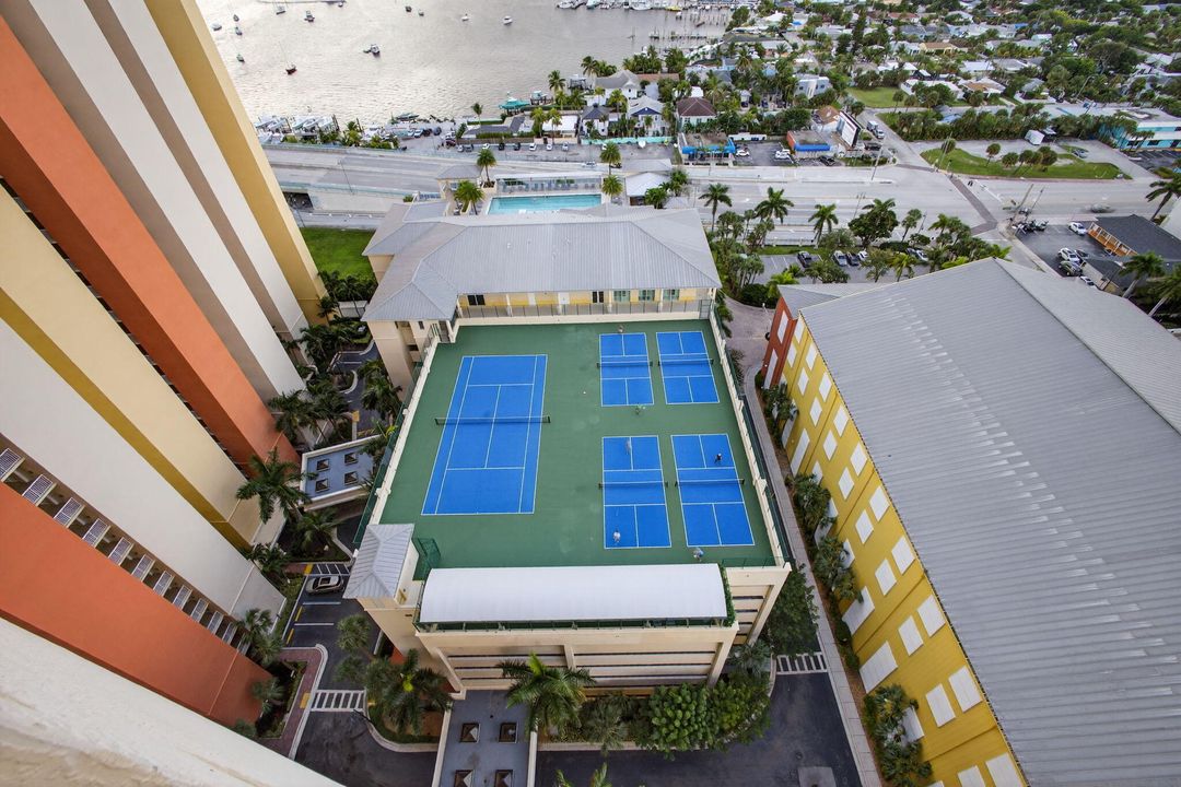 合同活跃: $4,950 (3 贝兹, 3 浴室, 1537 平方英尺)