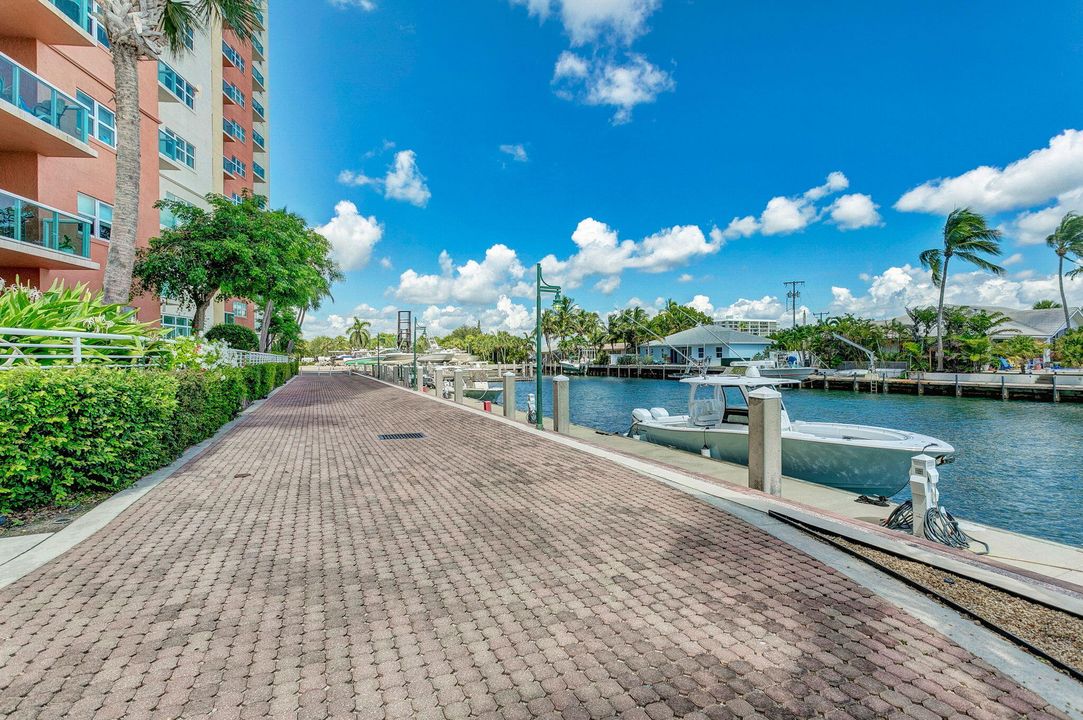 合同活跃: $4,950 (3 贝兹, 3 浴室, 1537 平方英尺)