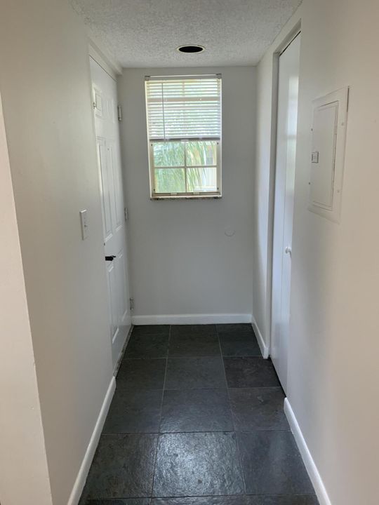 For Rent: $2,250 (2 beds, 2 baths, 981 Square Feet)