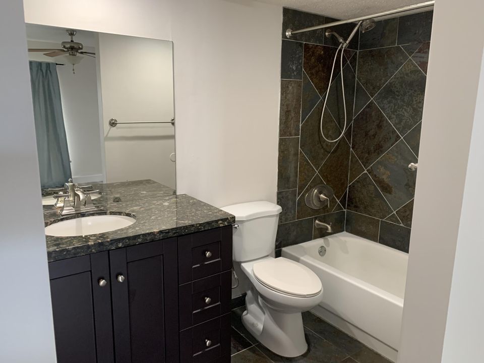 For Rent: $2,250 (2 beds, 2 baths, 981 Square Feet)