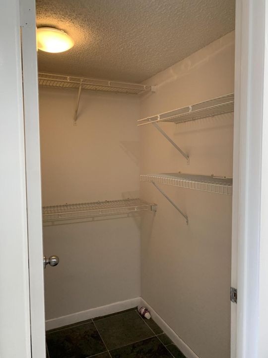 For Rent: $2,250 (2 beds, 2 baths, 981 Square Feet)