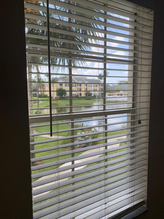 For Rent: $2,250 (2 beds, 2 baths, 981 Square Feet)