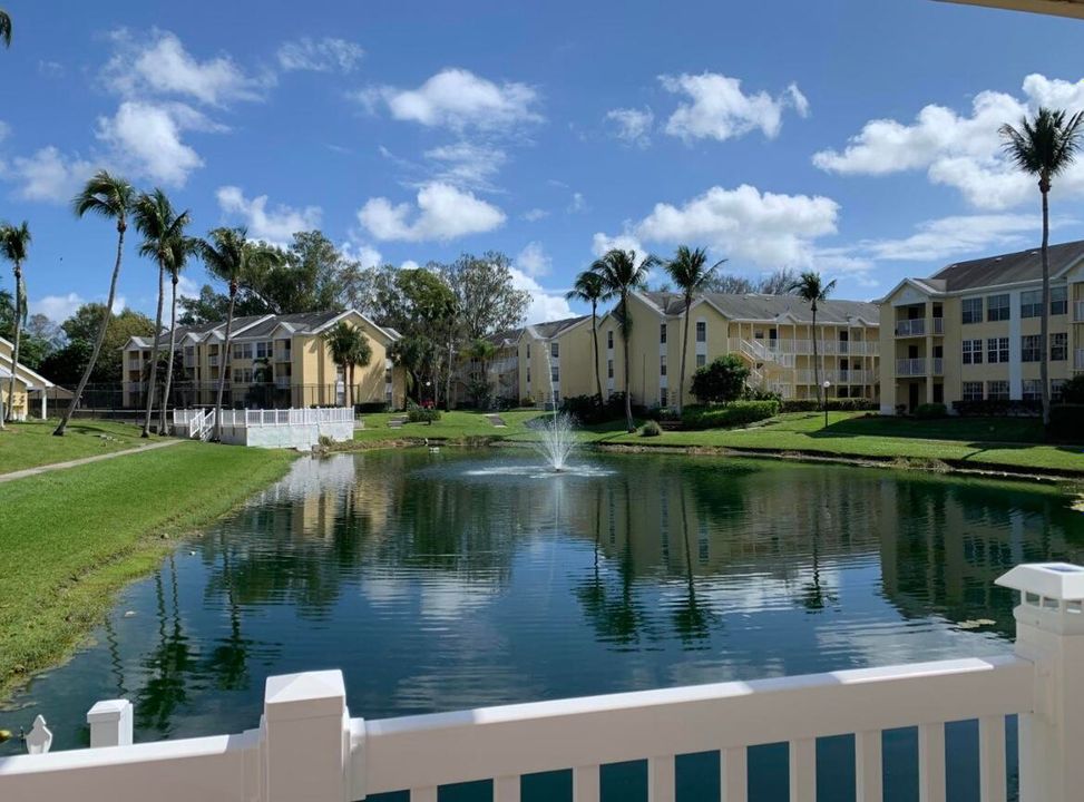 For Rent: $2,250 (2 beds, 2 baths, 981 Square Feet)