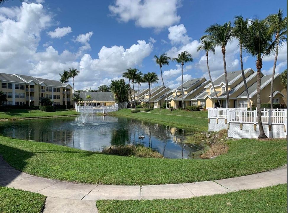 For Rent: $2,250 (2 beds, 2 baths, 981 Square Feet)