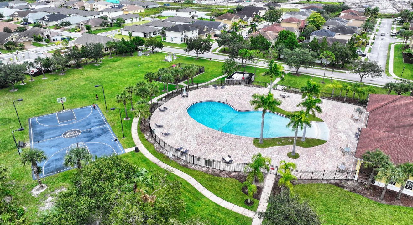 待售: $269,000 (2 贝兹, 2 浴室, 1579 平方英尺)