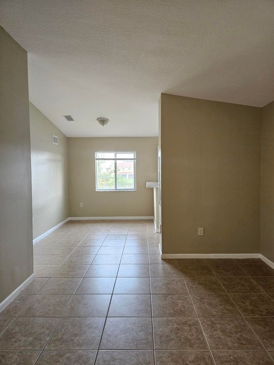 For Rent: $2,100 (3 beds, 2 baths, 1092 Square Feet)