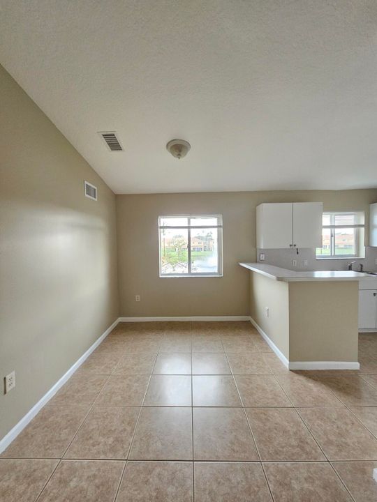 For Rent: $2,100 (3 beds, 2 baths, 1092 Square Feet)