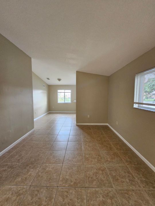 For Rent: $2,100 (3 beds, 2 baths, 1092 Square Feet)