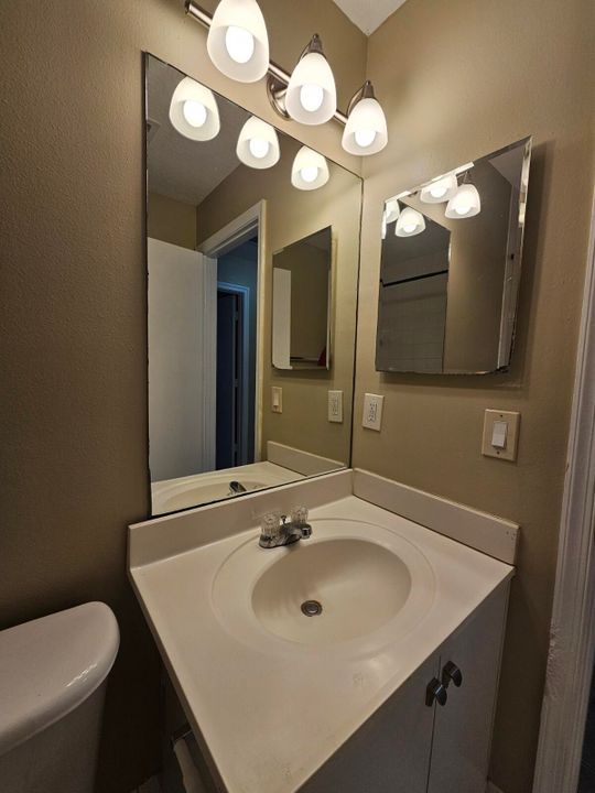 For Rent: $2,100 (3 beds, 2 baths, 1092 Square Feet)