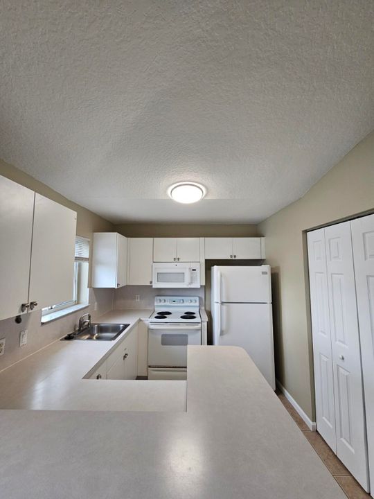 For Rent: $2,100 (3 beds, 2 baths, 1092 Square Feet)