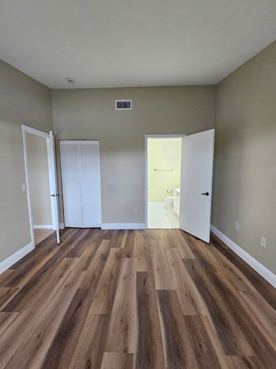 For Rent: $2,100 (3 beds, 2 baths, 1092 Square Feet)