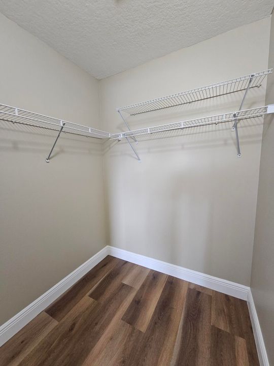 For Rent: $2,100 (3 beds, 2 baths, 1092 Square Feet)