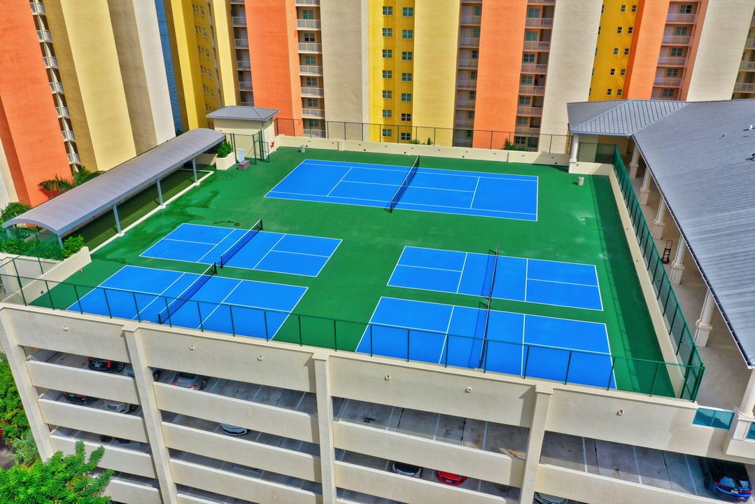 合同活跃: $4,950 (3 贝兹, 3 浴室, 1537 平方英尺)