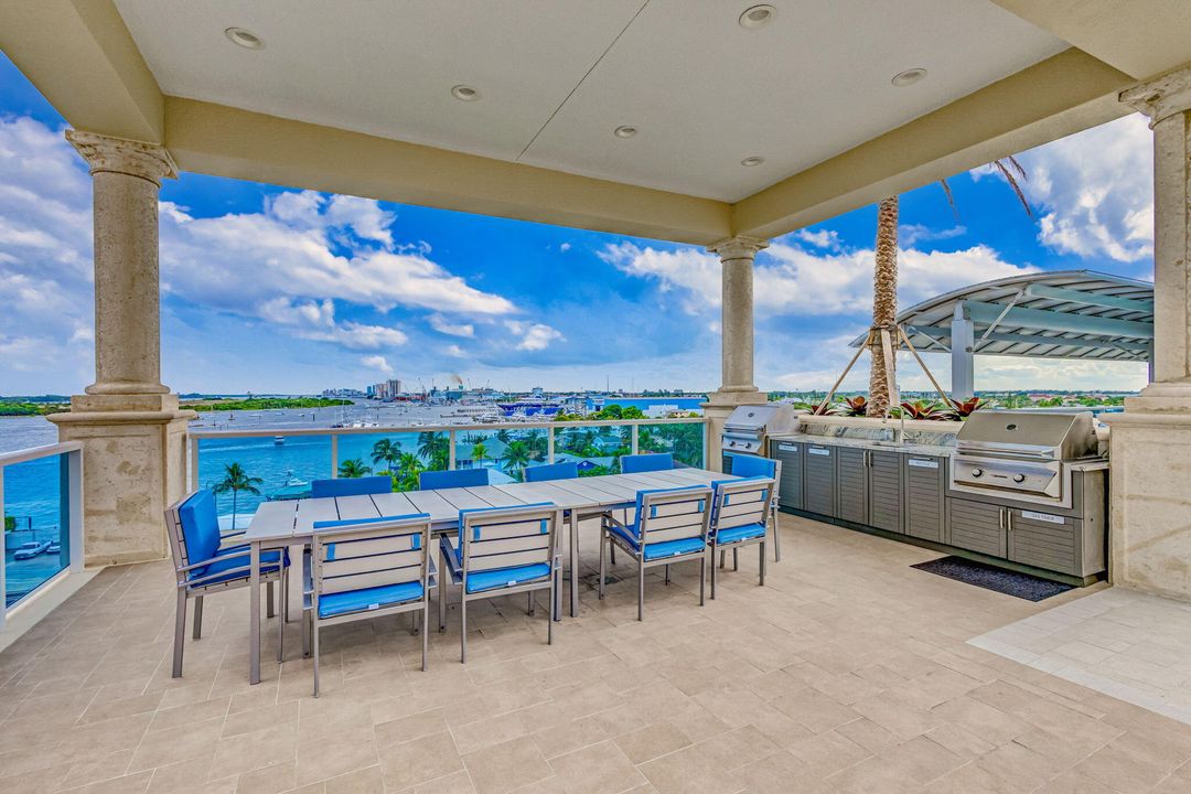 合同活跃: $4,950 (3 贝兹, 3 浴室, 1537 平方英尺)