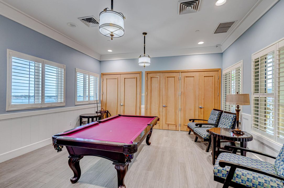 合同活跃: $4,950 (3 贝兹, 3 浴室, 1537 平方英尺)