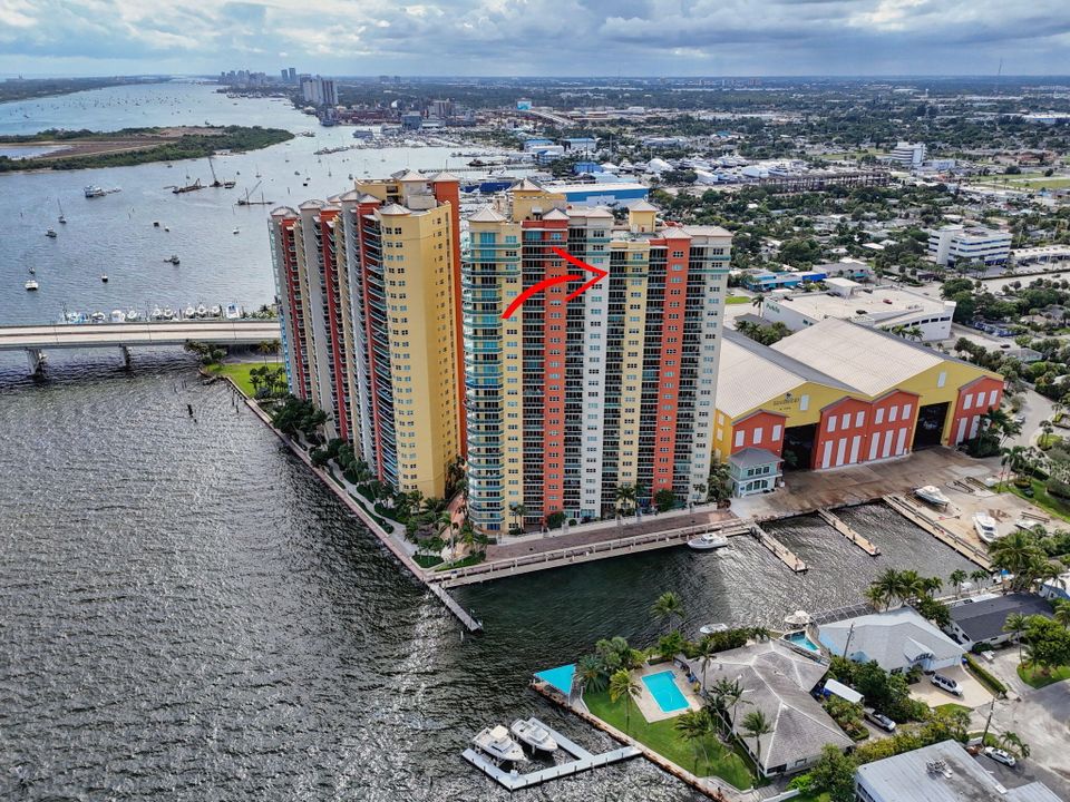 合同活跃: $4,950 (3 贝兹, 3 浴室, 1537 平方英尺)