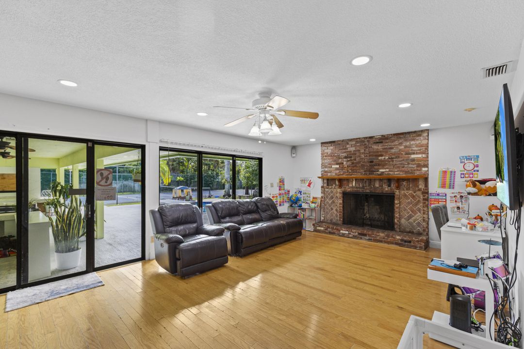 待售: $1,299,999 (5 贝兹, 3 浴室, 2806 平方英尺)