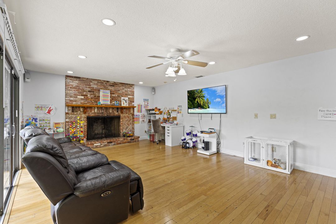 待售: $1,299,999 (5 贝兹, 3 浴室, 2806 平方英尺)