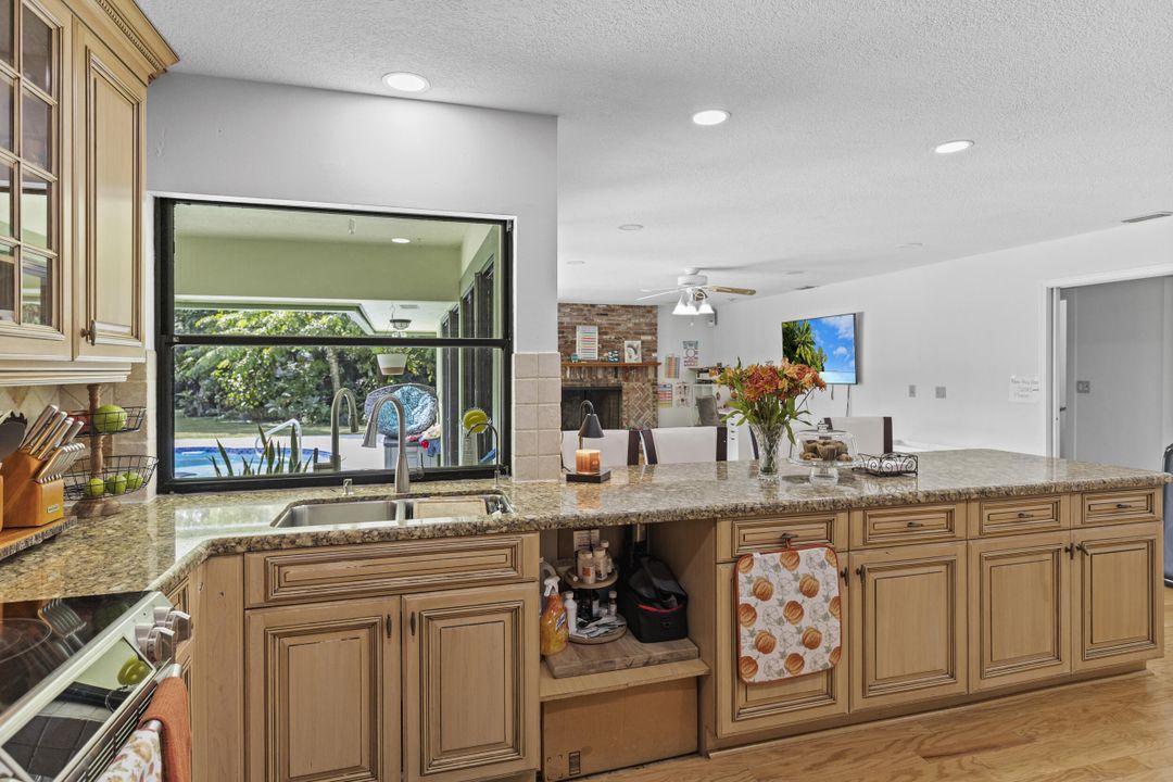 待售: $1,299,999 (5 贝兹, 3 浴室, 2806 平方英尺)