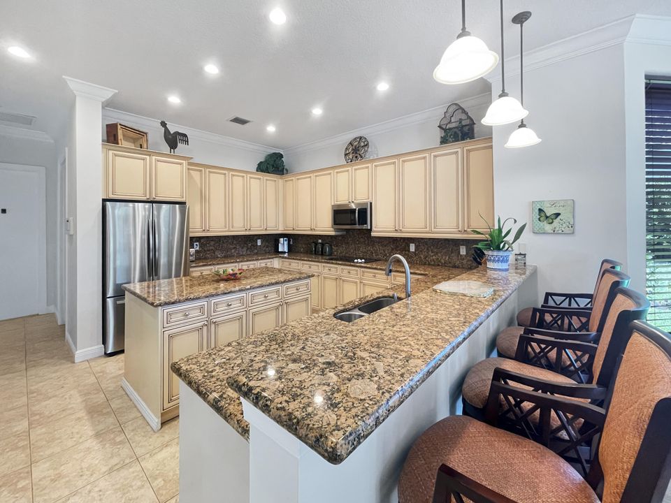 待售: $1,359,000 (5 贝兹, 6 浴室, 4882 平方英尺)