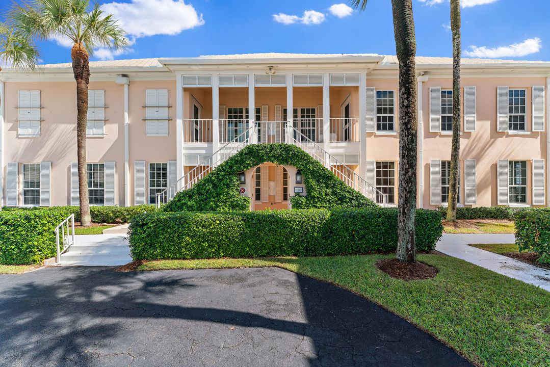 На продажу: $4,500,000 (2 спален, 2 ванн, 2360 Квадратных фут)