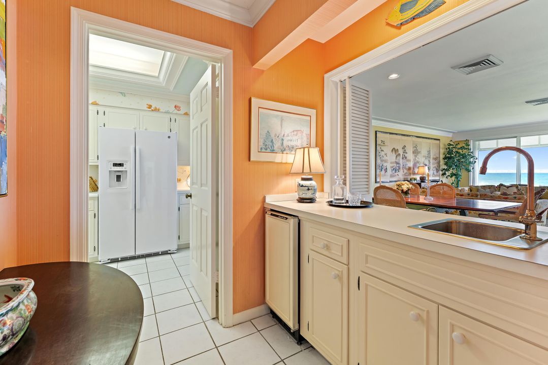 На продажу: $4,500,000 (2 спален, 2 ванн, 2360 Квадратных фут)