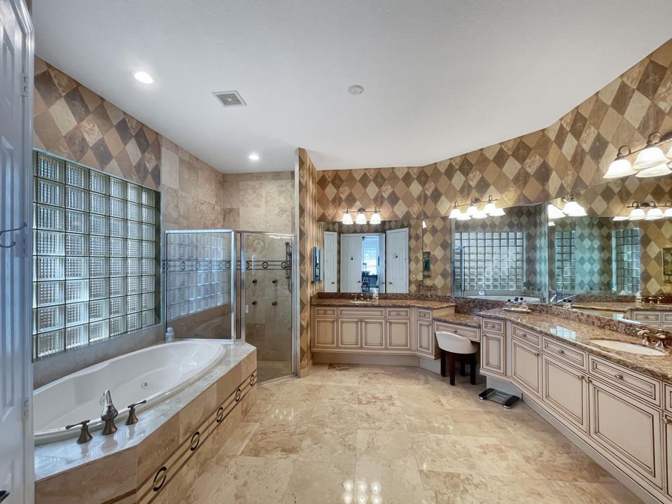 待售: $1,359,000 (5 贝兹, 6 浴室, 4882 平方英尺)