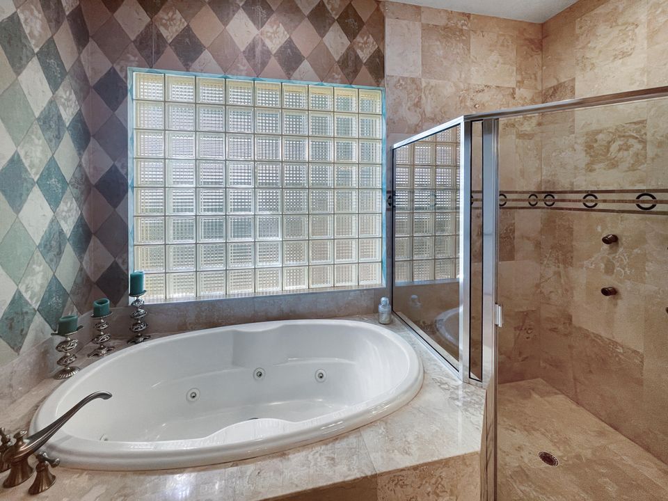 待售: $1,359,000 (5 贝兹, 6 浴室, 4882 平方英尺)