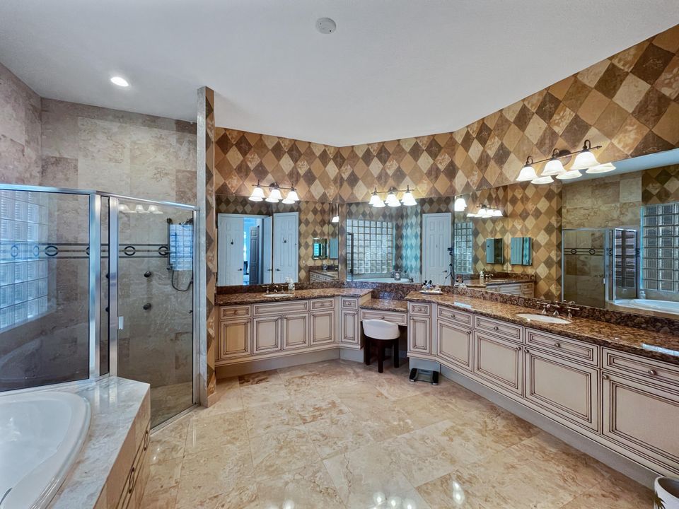 待售: $1,359,000 (5 贝兹, 6 浴室, 4882 平方英尺)