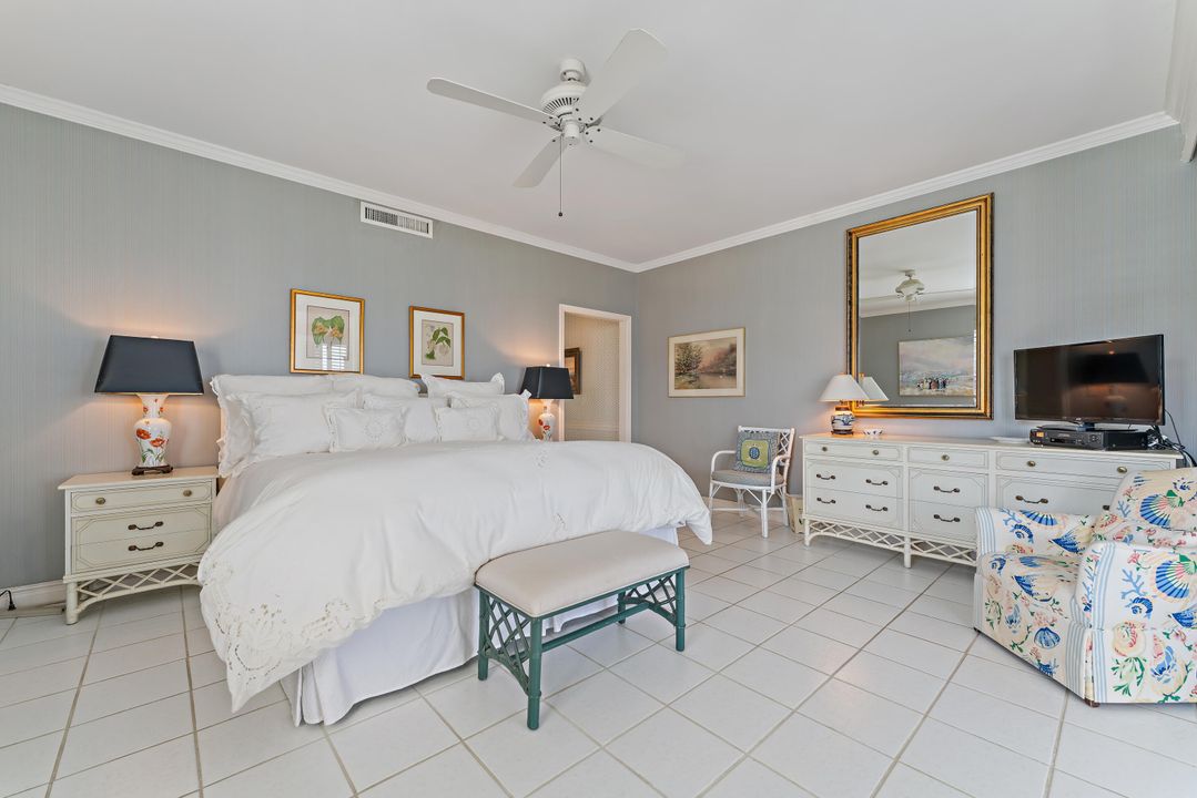 На продажу: $4,500,000 (2 спален, 2 ванн, 2360 Квадратных фут)