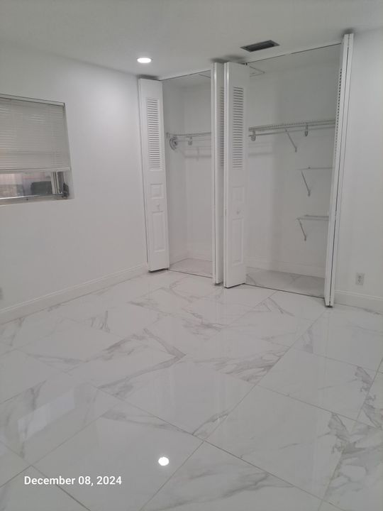 Active With Contract: $1,600 (2 beds, 2 baths, 910 Square Feet)