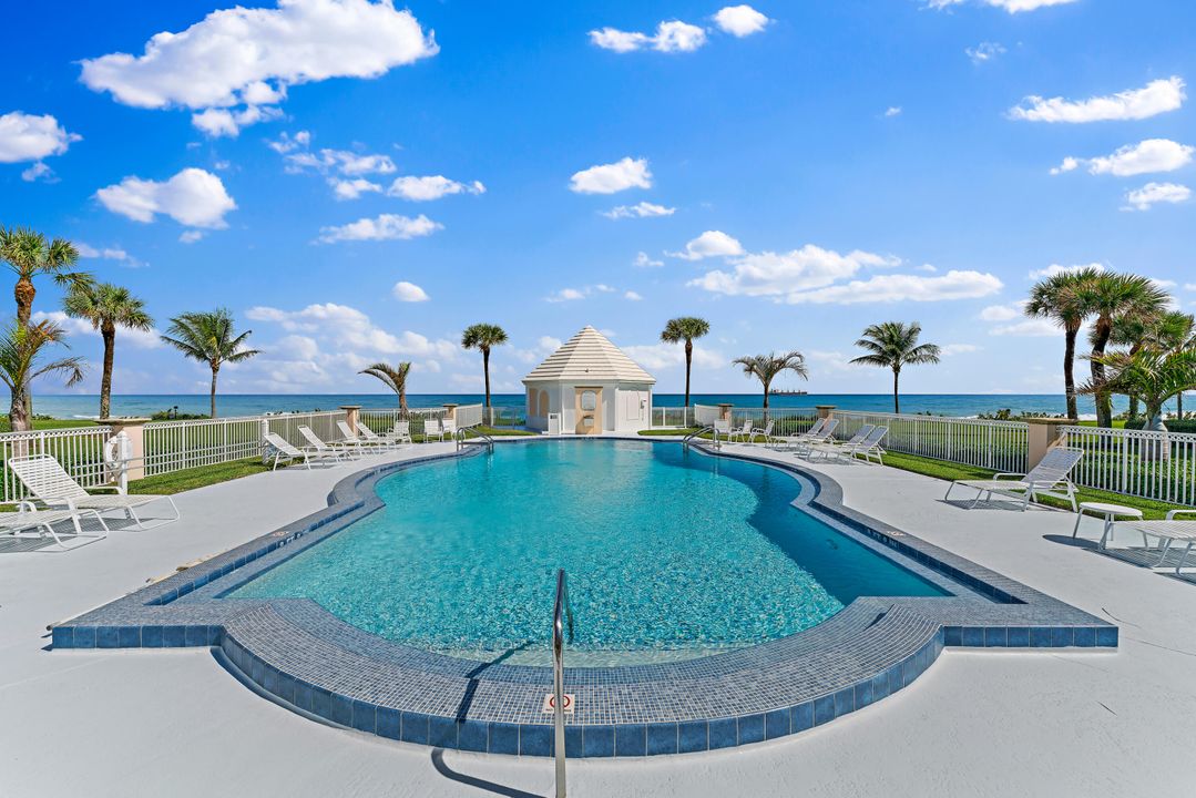 На продажу: $4,500,000 (2 спален, 2 ванн, 2360 Квадратных фут)