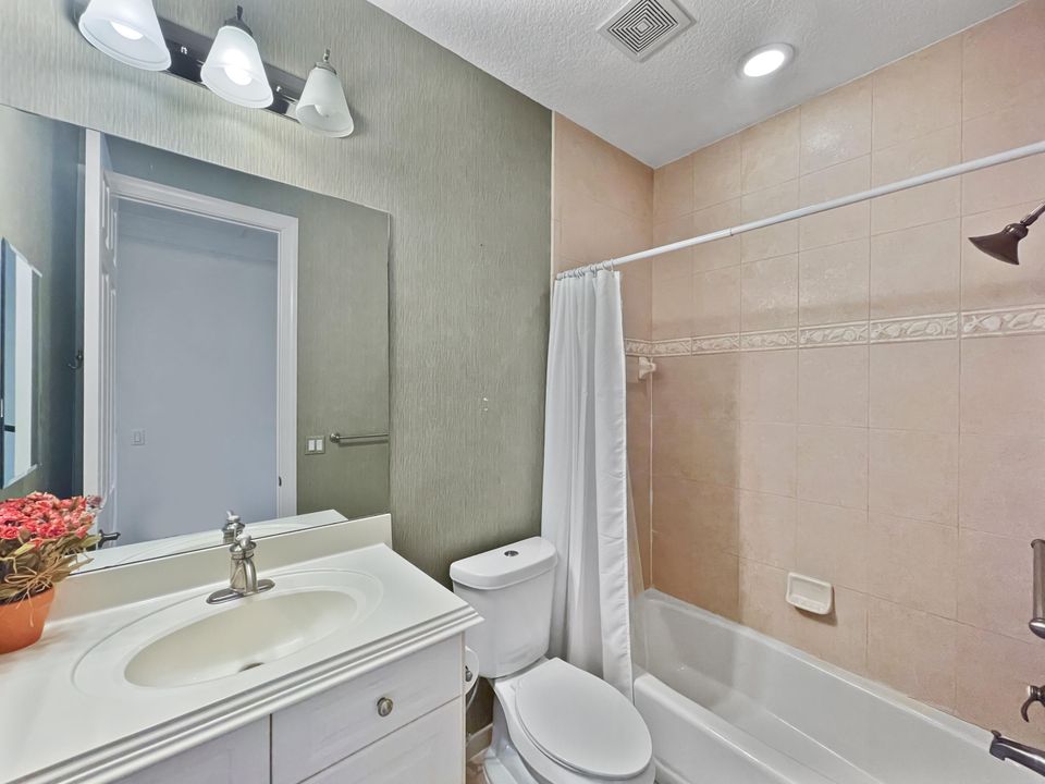 待售: $1,359,000 (5 贝兹, 6 浴室, 4882 平方英尺)