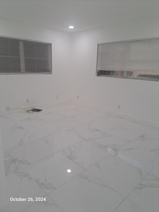 Active With Contract: $1,600 (2 beds, 2 baths, 910 Square Feet)