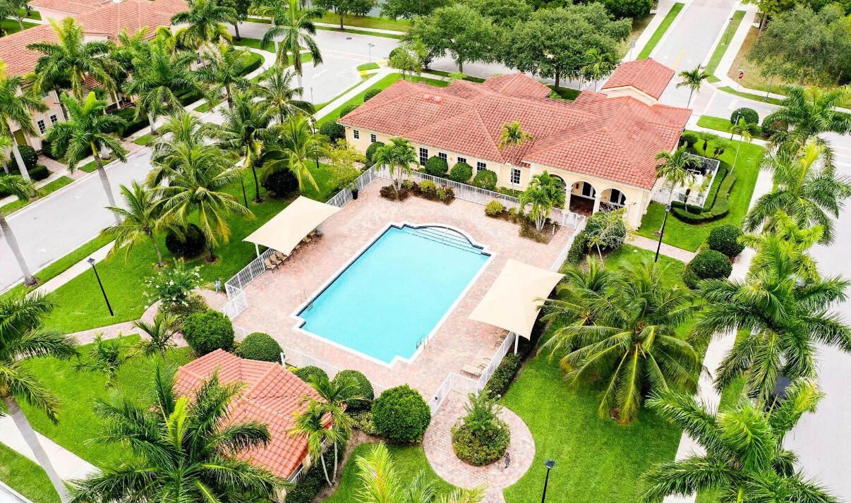 Active With Contract: $499,925 (3 beds, 2 baths, 1410 Square Feet)