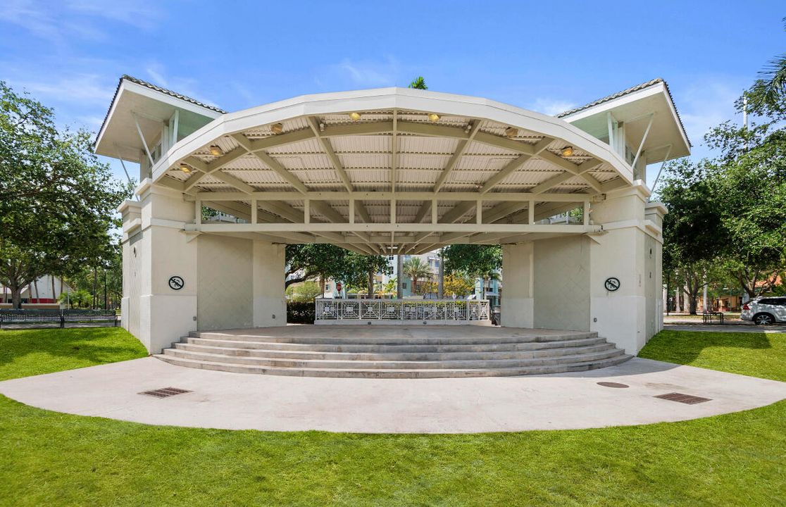 Active With Contract: $499,925 (3 beds, 2 baths, 1410 Square Feet)